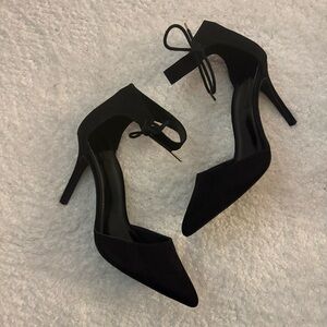 NWOT Forever 21 black ankle strap tie pointed heels. Size 8.
